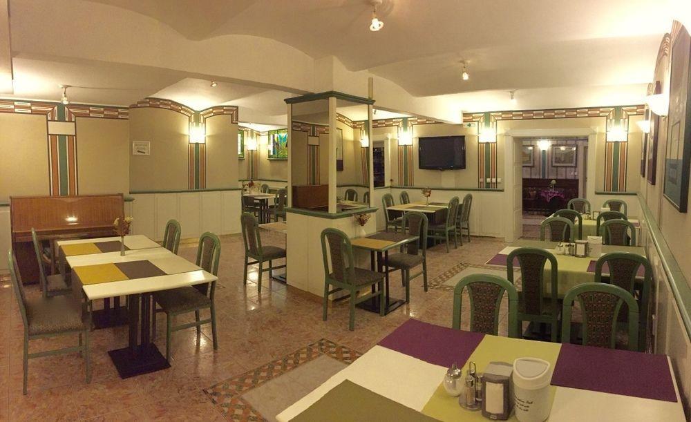 Art Deco Hotel Hoffmann Kladno Exteriör bild